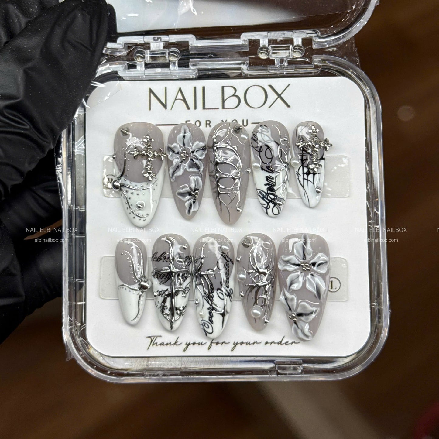 Silver Reverie-v Handmade Press-On Nails